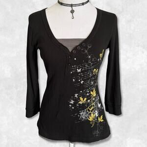 Y2K Euro Layered Henley Graphic Top Size M-L